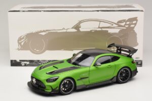 Mercedes AMG GT Black Series C190 Matt Green Metallic Minichamps 1:18 110032022 Metal - imagen 8 de 8