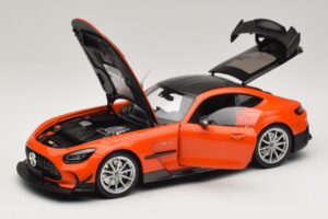 Mercedes AMG GT Black Series C190 Naranja con Llantas Plata Minichamps 1:18 110032024 Metal - imagen 2 de 8
