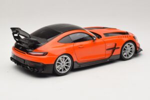 Mercedes AMG GT Black Series C190 Naranja con Llantas Plata Minichamps 1:18 110032024 Metal - imagen 3 de 8