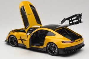 Mercedes AMG GT Black Series C190 Solarbeam Yellow Metallic Minichamps 1:18 110032021 Metal - imagen 5 de 8