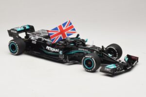 Mercedes AMG Petronas W12 E Performance L. Hamilton Winner British GP 2021 Minichamps 1:18 110211144 Resina - imagen 4 de 7