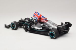 Mercedes AMG Petronas W12 E Performance L. Hamilton Winner British GP 2021 Minichamps 1:18 110211144 Resina - imagen 5 de 7