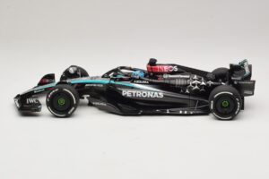 Mercedes AMG Petronas W15 E Performance G. Russell 2024 Minichamps 1:18 110240163 Resina - imagen 3 de 7