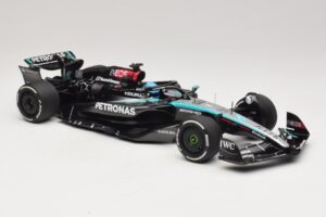 Mercedes AMG Petronas W15 E Performance G. Russell 2024 Minichamps 1:18 110240163 Resina - imagen 4 de 7