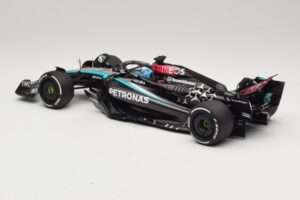 Mercedes AMG Petronas W15 E Performance G. Russell 2024 Minichamps 1:18 110240163 Resina - imagen 5 de 7