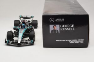 Mercedes AMG Petronas W15 E Performance G. Russell 2024 Minichamps 1:18 110240163 Resina - imagen 6 de 7