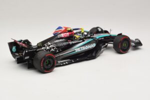 Mercedes AMG Petronas W15 E Performance L. Hamilton Winner British GP 2024 Minichamps 1:18 110241244 Resina - imagen 2 de 7