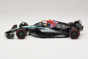 Mercedes AMG Petronas W15 E Performance L. Hamilton Winner British GP 2024 Minichamps 1:18 110241244 Resina - imagen 3 de 7
