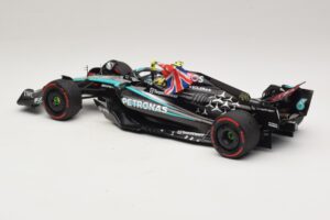 Mercedes AMG Petronas W15 E Performance L. Hamilton Winner British GP 2024 Minichamps 1:18 110241244 Resina - imagen 5 de 7