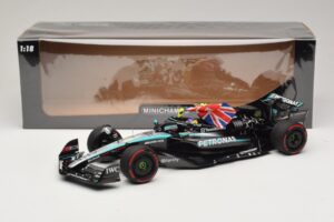 Mercedes AMG Petronas W15 E Performance L. Hamilton Winner British GP 2024 Minichamps 1:18 110241244 Resina - imagen 7 de 7