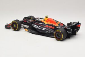 Oracle Red Bull Racing RB19 S. Perez Abu Dhabi GP 2023 Minichamps 1:18 110232311 Resina - imagen 5 de 7