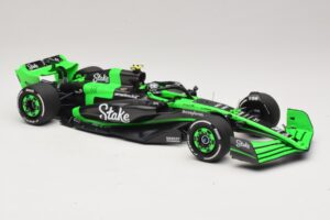 Stake Kick Sauber C44 G. Zhou Emilia Romagna GP 2024 Minichamps 1:18 117240124 Resina - imagen 4 de 7
