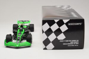 Stake Kick Sauber C44 G. Zhou Emilia Romagna GP 2024 Minichamps 1:18 117240124 Resina - imagen 6 de 7