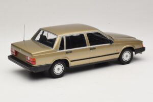 Volvo 740 GL Oro Minichamps 1:18 155171700 Metal - imagen 2 de 6