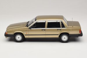 Volvo 740 GL Oro Minichamps 1:18 155171700 Metal - imagen 3 de 6