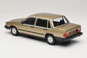 Volvo 740 GL Oro Minichamps 1:18 155171700 Metal - imagen 5 de 6