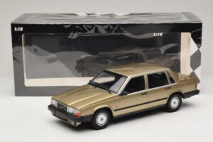 Volvo 740 GL Oro Minichamps 1:18 155171700 Metal - imagen 6 de 6