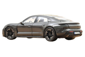 Porsche Taycan Turbo S Slate Grey Neo Norev 1:18 187654 Metal - imagen 3 de 5