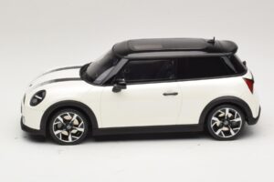 Mini Cooper S F66 Nanuq White Metallic Otto 1:18 OT1245 Resina - imagen 3 de 6
