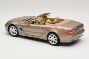 Mercedes SL500 R230 Travertine Beige Norev 1:18 183843 Metal - imagen 8 de 9