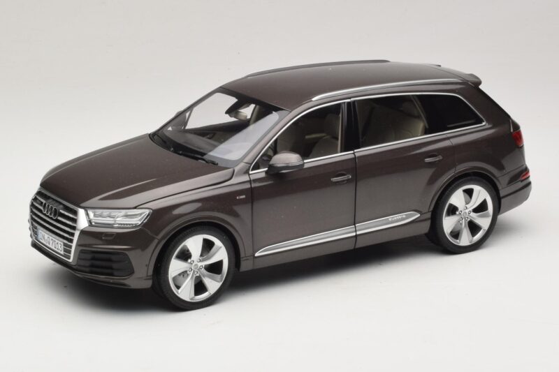 Audi Q7 4M Argus Brown Minichamps 1:18 5011407615 Metal