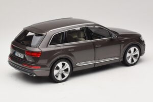 Audi Q7 4M Argus Brown Minichamps 1:18 5011407615 Metal - imagen 3 de 8