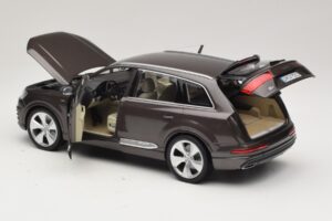 Audi Q7 4M Argus Brown Minichamps 1:18 5011407615 Metal - imagen 5 de 8