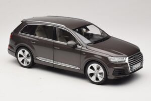 Audi Q7 4M Argus Brown Minichamps 1:18 5011407615 Metal - imagen 6 de 8