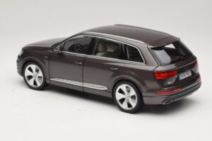 Audi Q7 4M Argus Brown Minichamps 1:18 5011407615 Metal - imagen 7 de 8