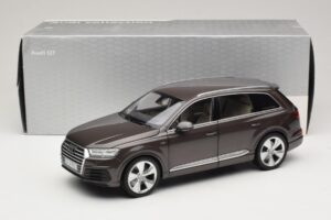 Audi Q7 4M Argus Brown Minichamps 1:18 5011407615 Metal - imagen 8 de 8