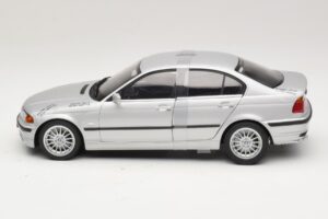 BMW 3-Series E46 6-Cylinder Plata UT Models 1:18 20512 Metal - imagen 3 de 6