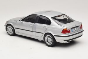 BMW 3-Series E46 6-Cylinder Plata UT Models 1:18 20512 Metal - imagen 5 de 6