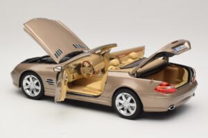 Mercedes SL500 R230 Travertine Beige Norev 1:18 183843 Metal - imagen 6 de 9