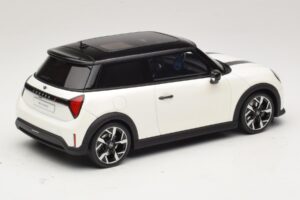 Mini Cooper S F66 Nanuq White Metallic Otto 1:18 OT1245 Resina - imagen 2 de 6