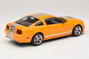 Ford Mustang GT S197 Grabber Orange Metallic AUTOart 1:18 73117-A1 Metal - imagen 3 de 8