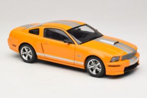 Ford Mustang GT S197 Grabber Orange Metallic AUTOart 1:18 73117-A1 Metal - imagen 6 de 8