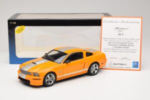 Ford Mustang GT S197 Grabber Orange Metallic AUTOart 1:18 73117-A1 Metal - imagen 8 de 8