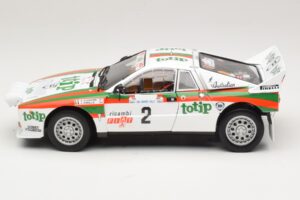 Lancia 037 #2 A. Bettega / M. Perissinot Rally San Marino 1984 Kyosho 1:18 08306F Metal - imagen 4 de 8