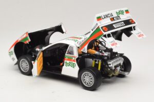 Lancia 037 #2 A. Bettega / M. Perissinot Rally San Marino 1984 Kyosho 1:18 08306F Metal - imagen 5 de 8
