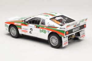 Lancia 037 #2 A. Bettega / M. Perissinot Rally San Marino 1984 Kyosho 1:18 08306F Metal - imagen 7 de 8