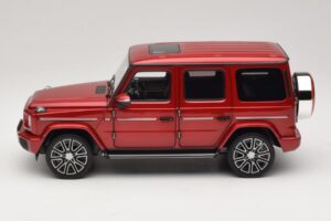Mercedes G-Class W465 Hyacinth Red Norev 1:18 183037 Metal - imagen 3 de 6
