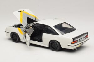 Opel Manta B GT/E Blanco Llantas Personalizadas Negras Revell 1:18 08422 Metal - imagen 5 de 8