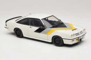 Opel Manta B GT/E Blanco Llantas Personalizadas Negras Revell 1:18 08422 Metal - imagen 6 de 8