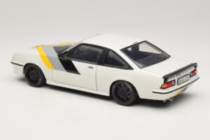 Opel Manta B GT/E Blanco Llantas Personalizadas Negras Revell 1:18 08422 Metal - imagen 7 de 8