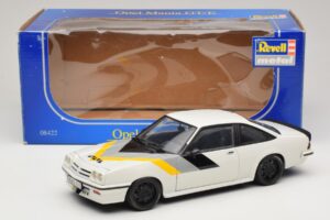 Opel Manta B GT/E Blanco Llantas Personalizadas Negras Revell 1:18 08422 Metal - imagen 8 de 8