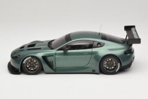 Aston Martin V12 Vantage GT3 Verde AUTOart 1:18 81306 Metal - imagen 3 de 6