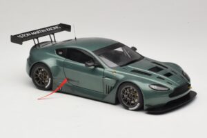 Aston Martin V12 Vantage GT3 Verde AUTOart 1:18 81306 Metal - imagen 4 de 6