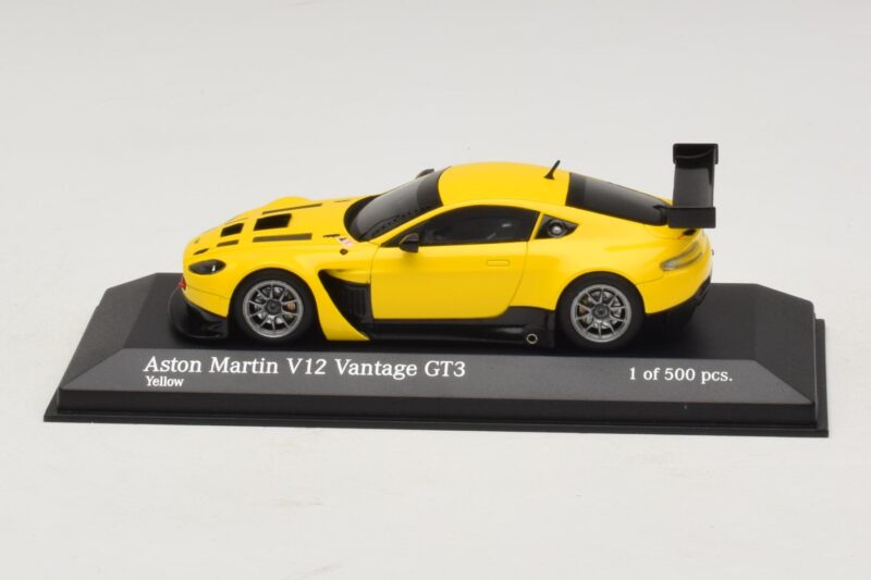 Aston Martin V12 Vantage GT3 Amarillo Minichamps 1:43 437121391 Metal