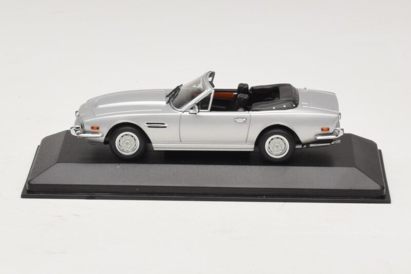 Aston Martin V8 Volante Plata Minichamps 1:43 400137601 Metal