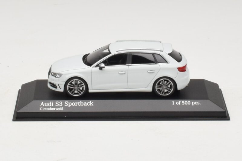 Audi S3 8V Sportback Blanco Minichamps 1:43 Audi S3 8V Sportback Blanco Minichamps 1:43 437013010 Metal